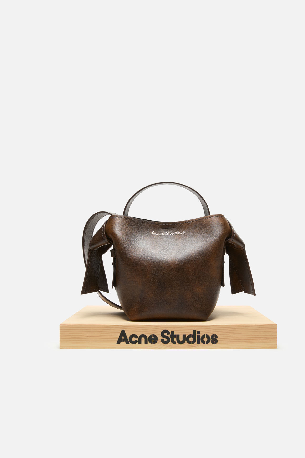 ヤ*ー様 Acne Studios Camero bag Acne Studios – Camero