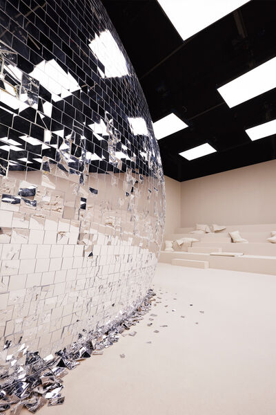 Lukas Gschwandtner, Cracked Disco Ball 