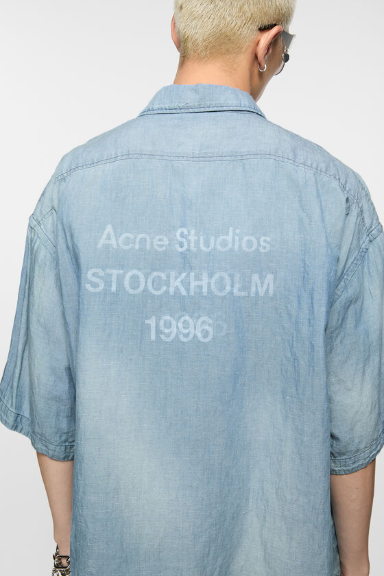 Acne Studios - ボタンアップシャツ ロゴスタンプ - ミッドブルー