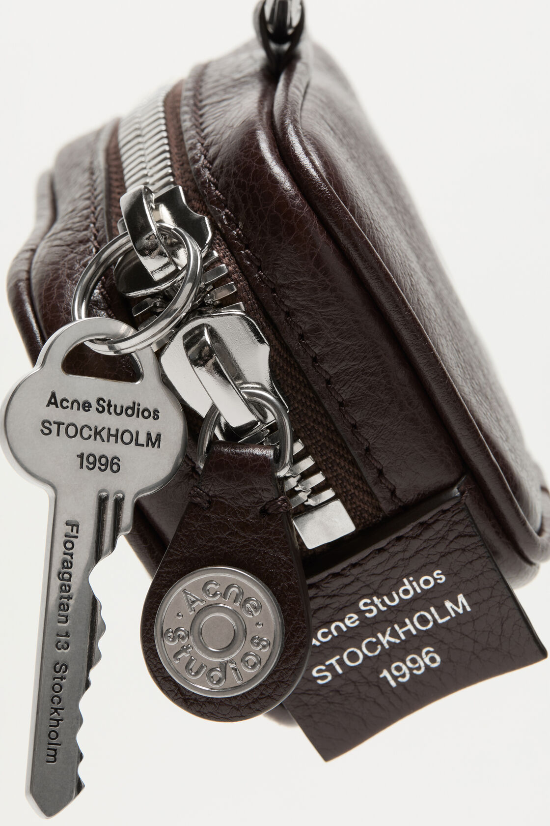 Camero Clip, Chocolate brown, 2000x