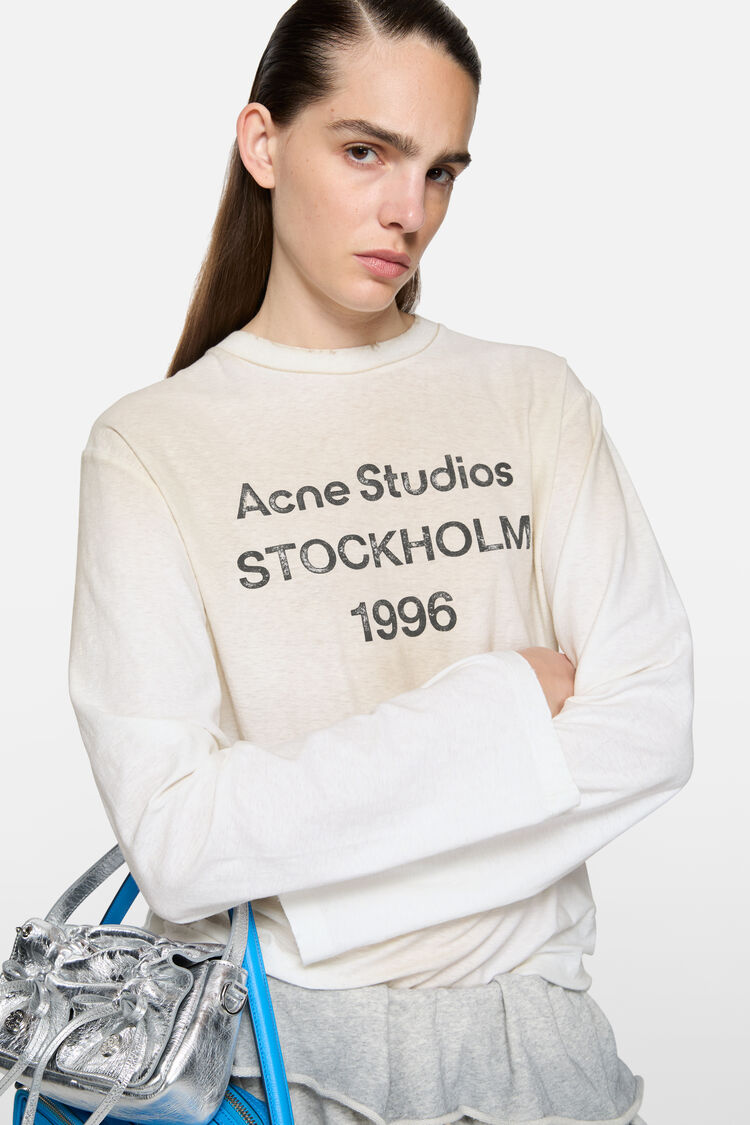 FN-UX-TSHI000016, Dusty white