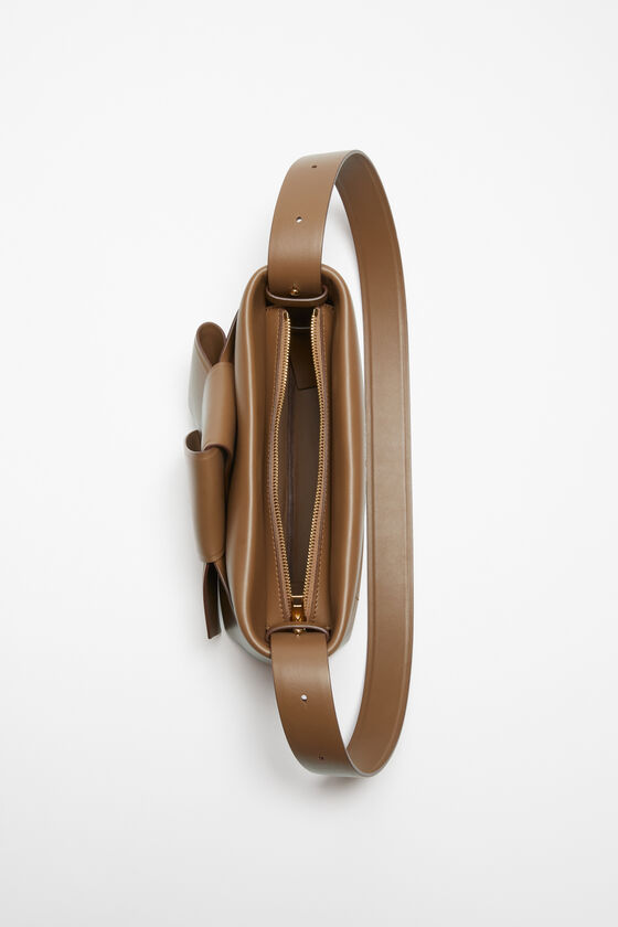 Acne Studios - Musubi Schultertasche - Kamelbraun 