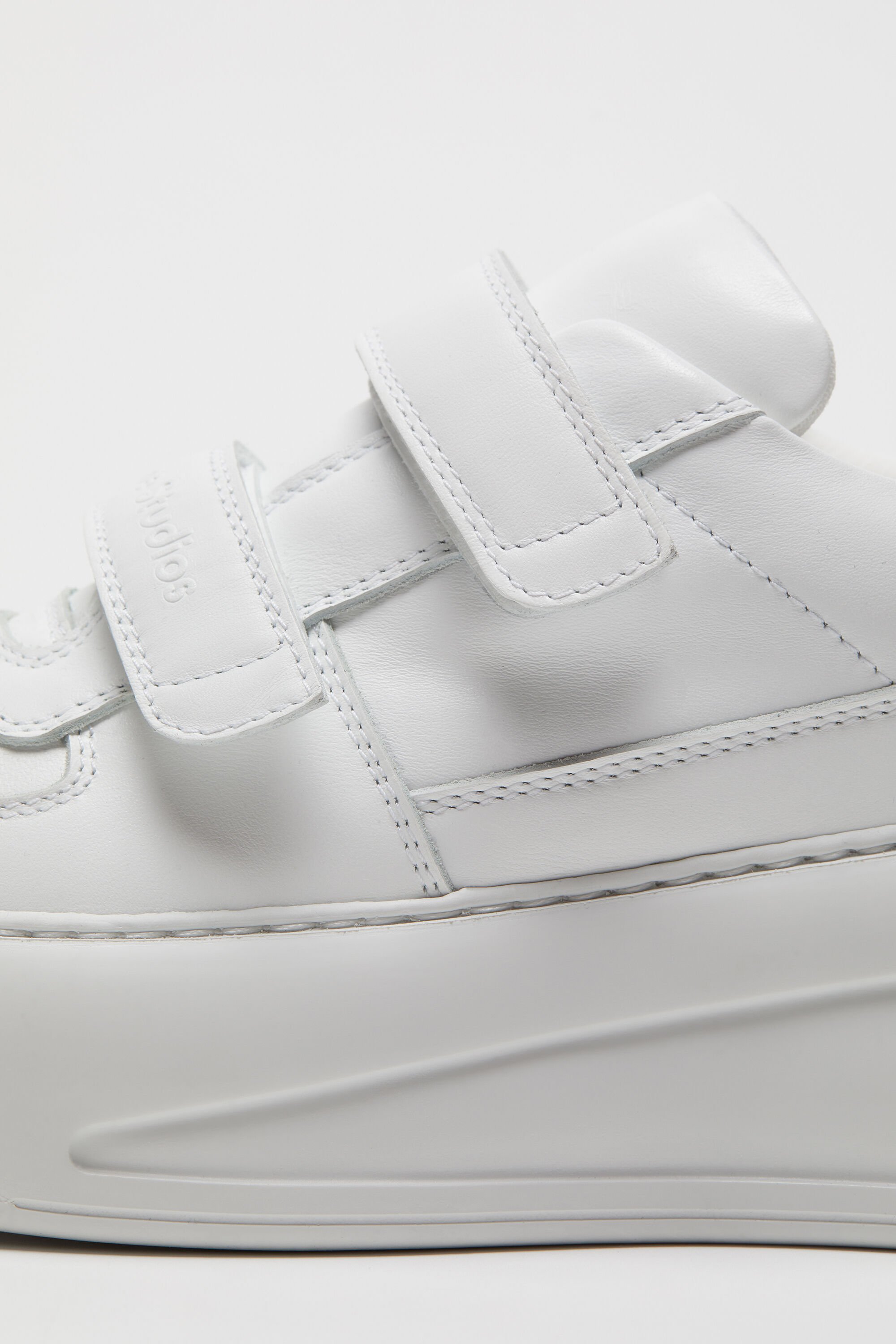 Acne Studios アクネストゥディオズ イタリア製 Steffey Friend ベルクロストラップスニーカー 38(25cm) WHITE 定価80,300円 スニーカー シューズ【新古品】【中古】【Acne Studios】 ACNE STUDIOS(アクネストゥディオズ) ベルクロストラップスニーカー