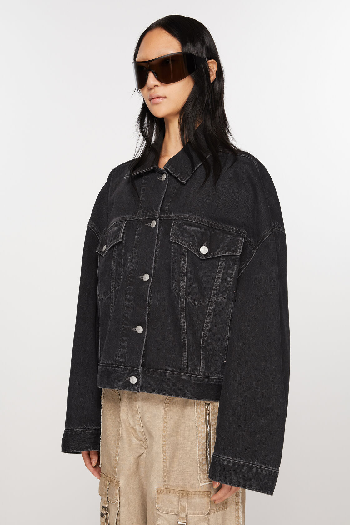 Denim jacket - Relaxed cropped fit, Black, 2000x