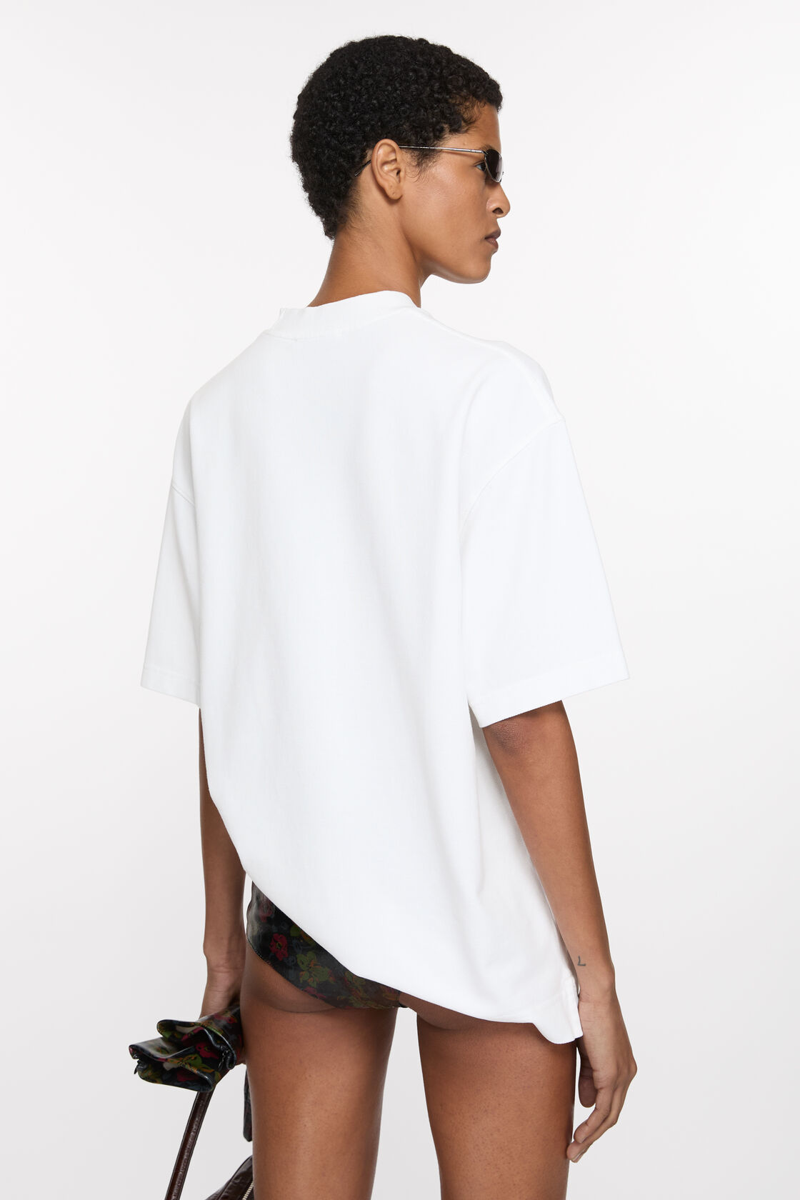 徽标T恤 - 休闲版型, 光白色, 2000x