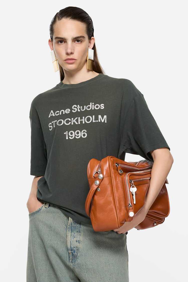 FN-UX-TSHI000013, Faded black