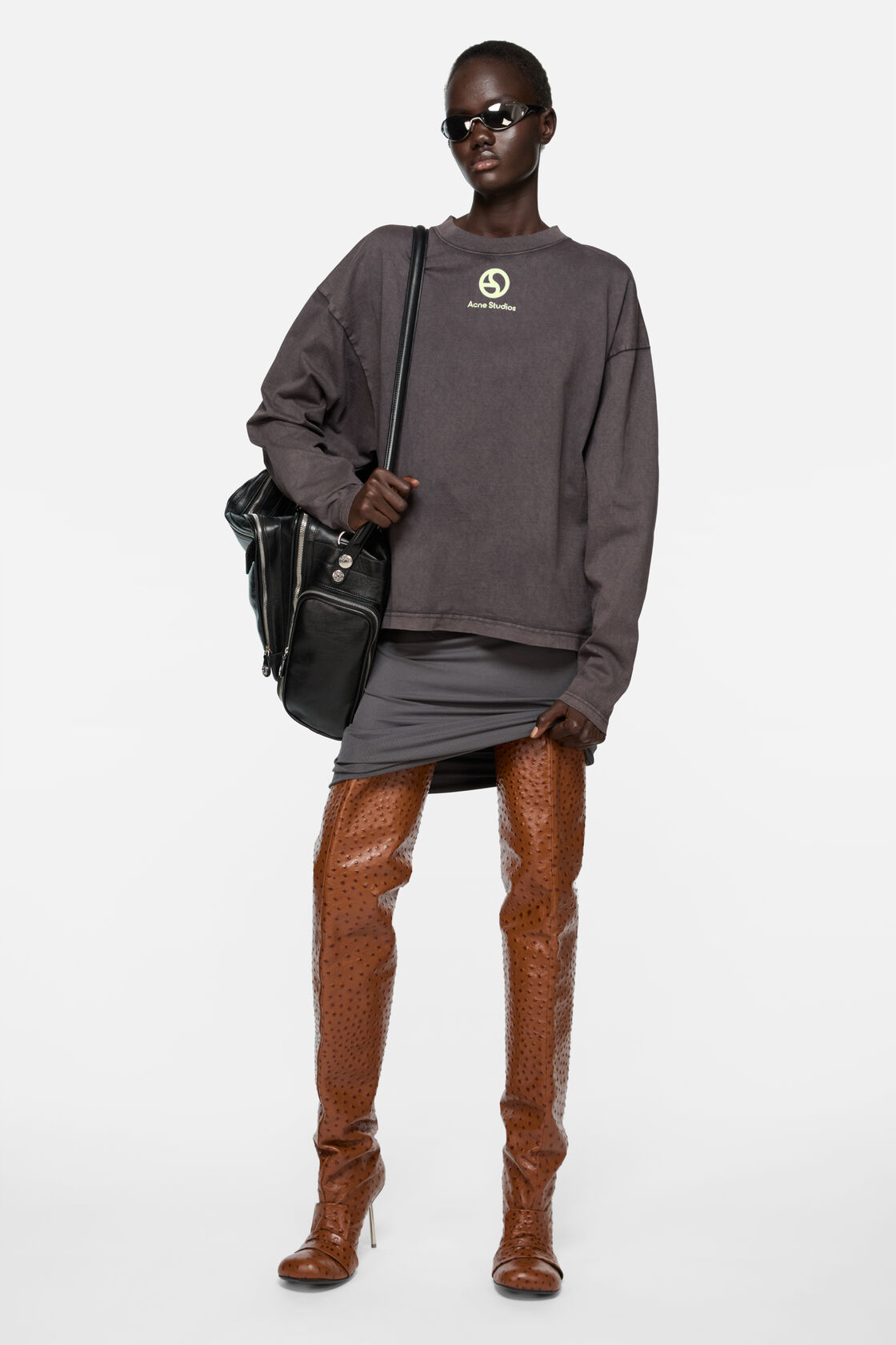 徽标T恤, 褪色黑色, 2000x