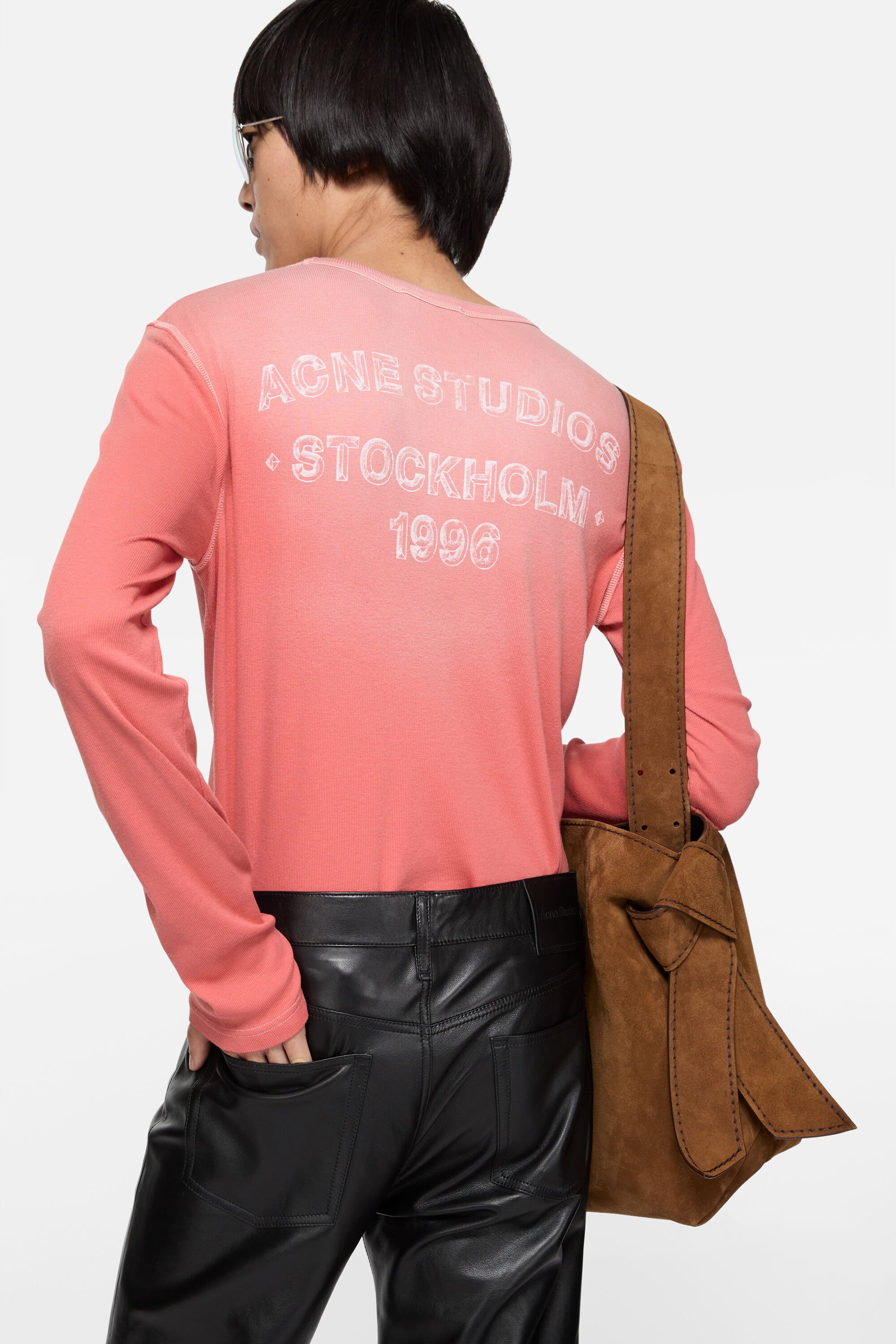 acne studiosスプレー仕上げ1996ロゴTシャツ ピンク XS ロンT Acne Studios - Sprayed 1996 logo t-shirt - Cotton candy pink