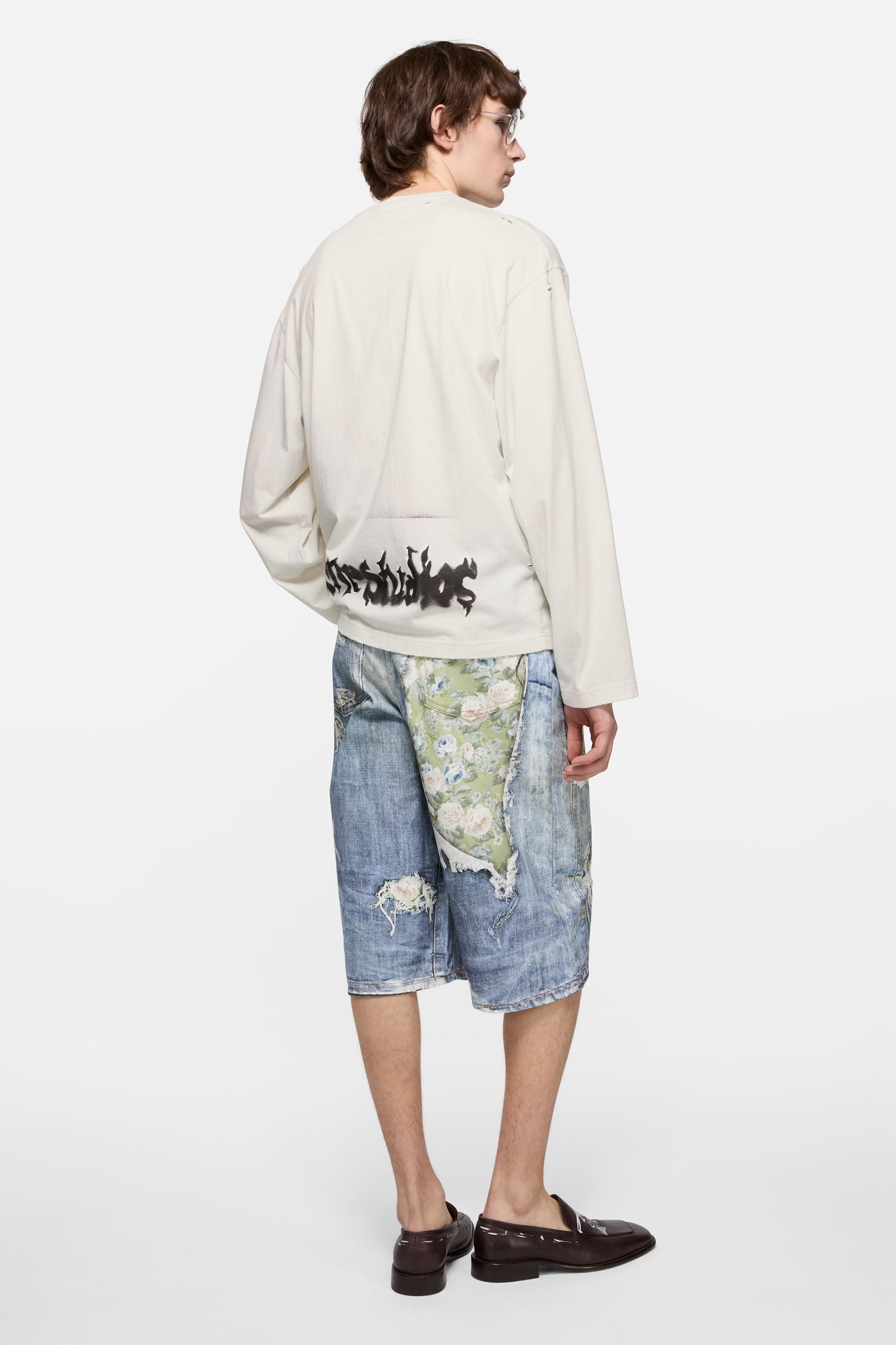 acne studios Tシャツ ロゴ ロゴT S Acne Studios - ゴシックロゴTシャツ - ダスティホワイト