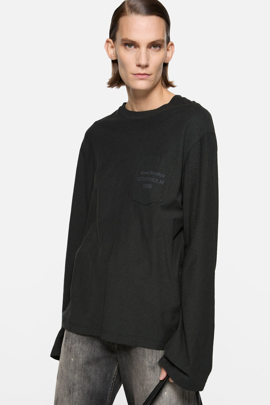 Logo t-shirt - Relaxed unisex fit, Black, 2000x