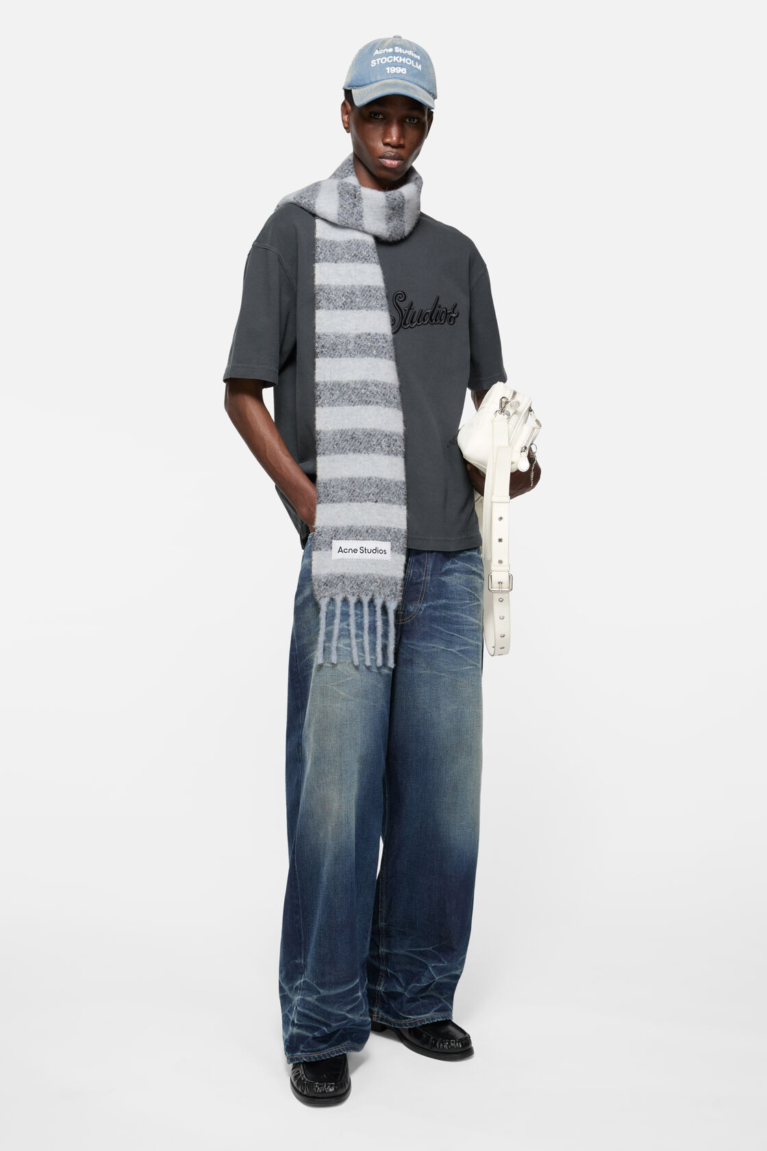 Fringed wool scarf - skinny, Grey/white, 2000x