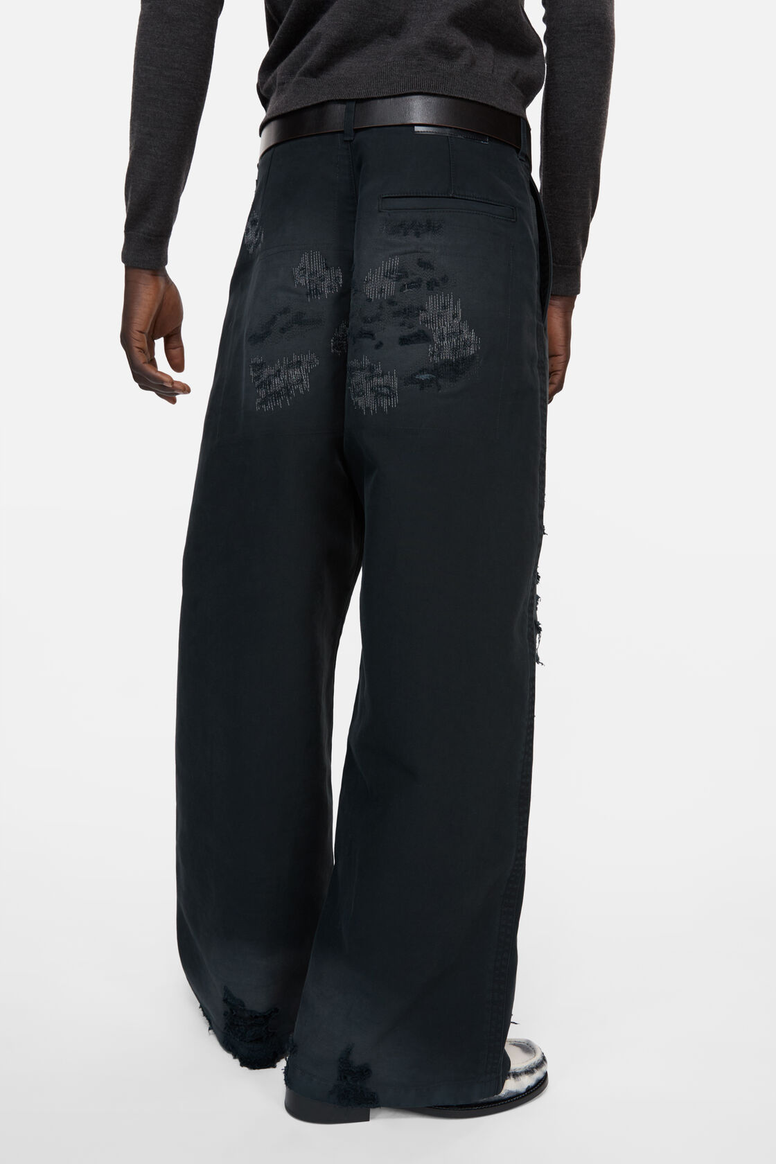 Mended trousers - Regular fit, Black, 2000x