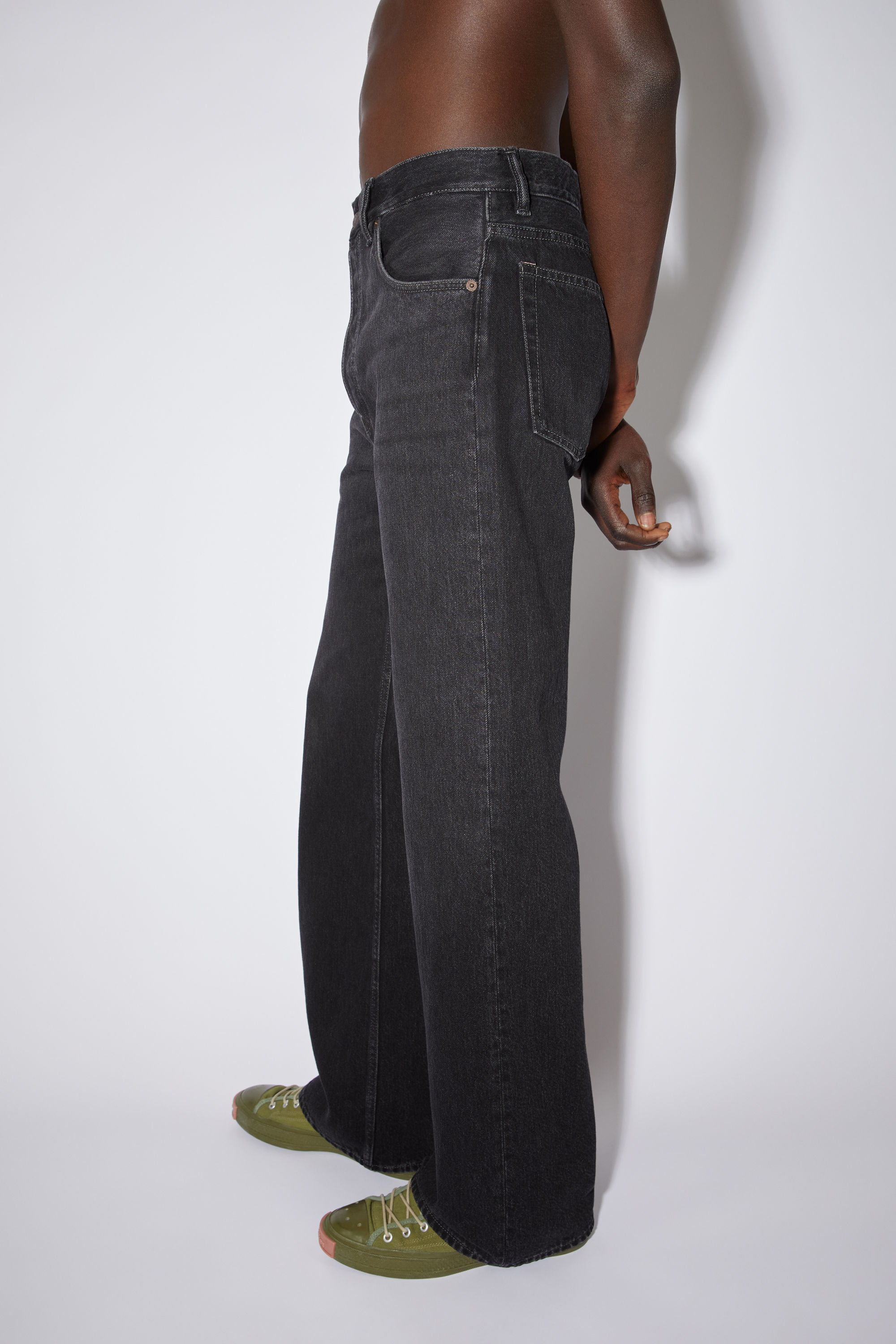 正規品安い Acne Studios - acne studios ルーズブーツカットジーンズ