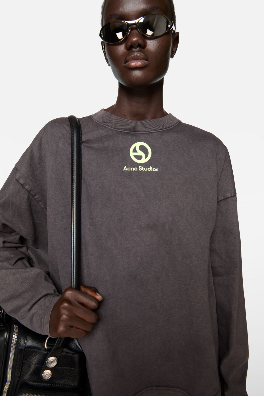 徽标T恤, 褪色黑色, 2000x