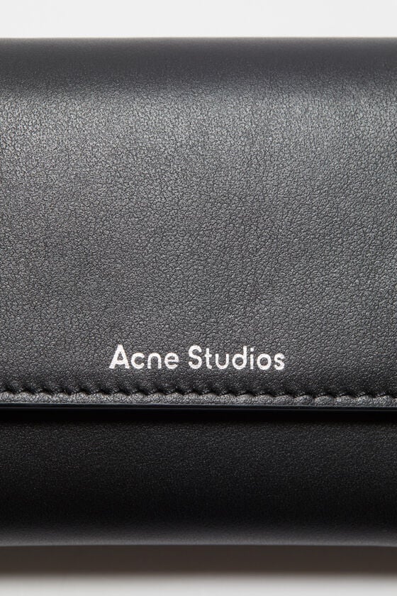 Acne Studios - Trifold leather wallet - Black 