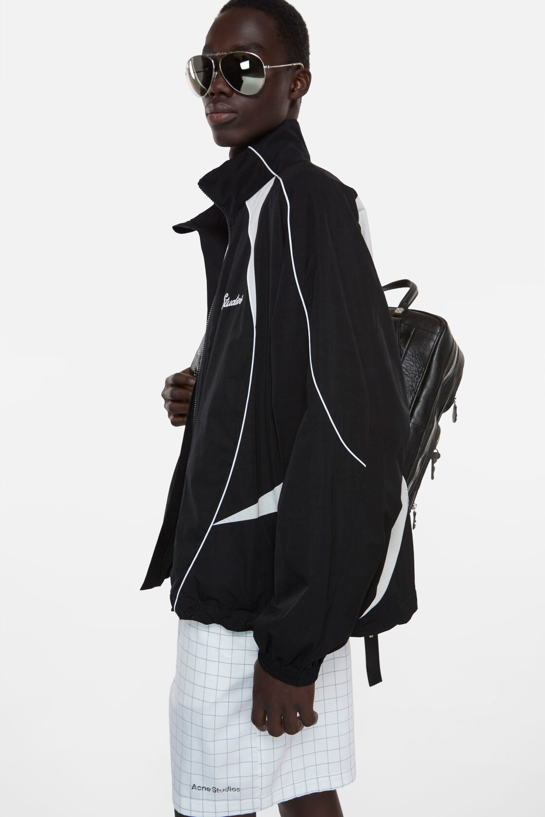 科技徽标夹克, 黑色, 2000x