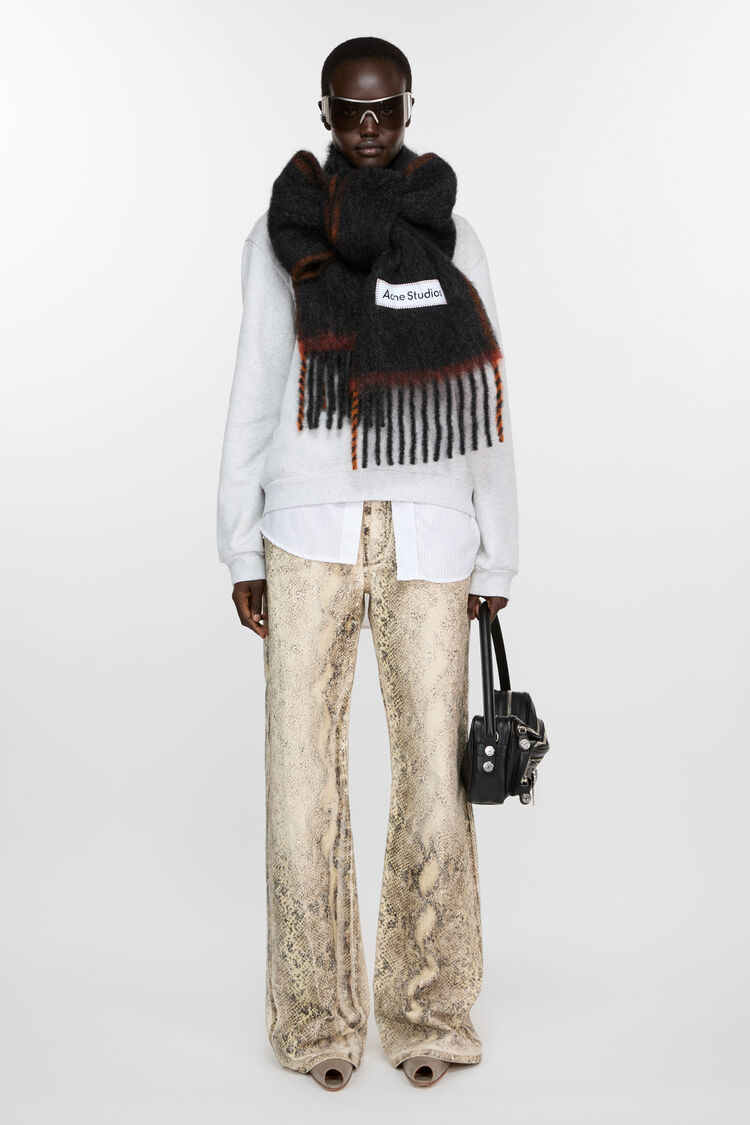 FN-UX-SCAR000328, 黑色