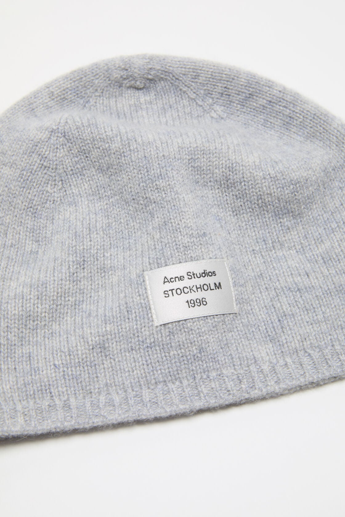 Cashmere beanie with logo, Cold grey melange, 2000x