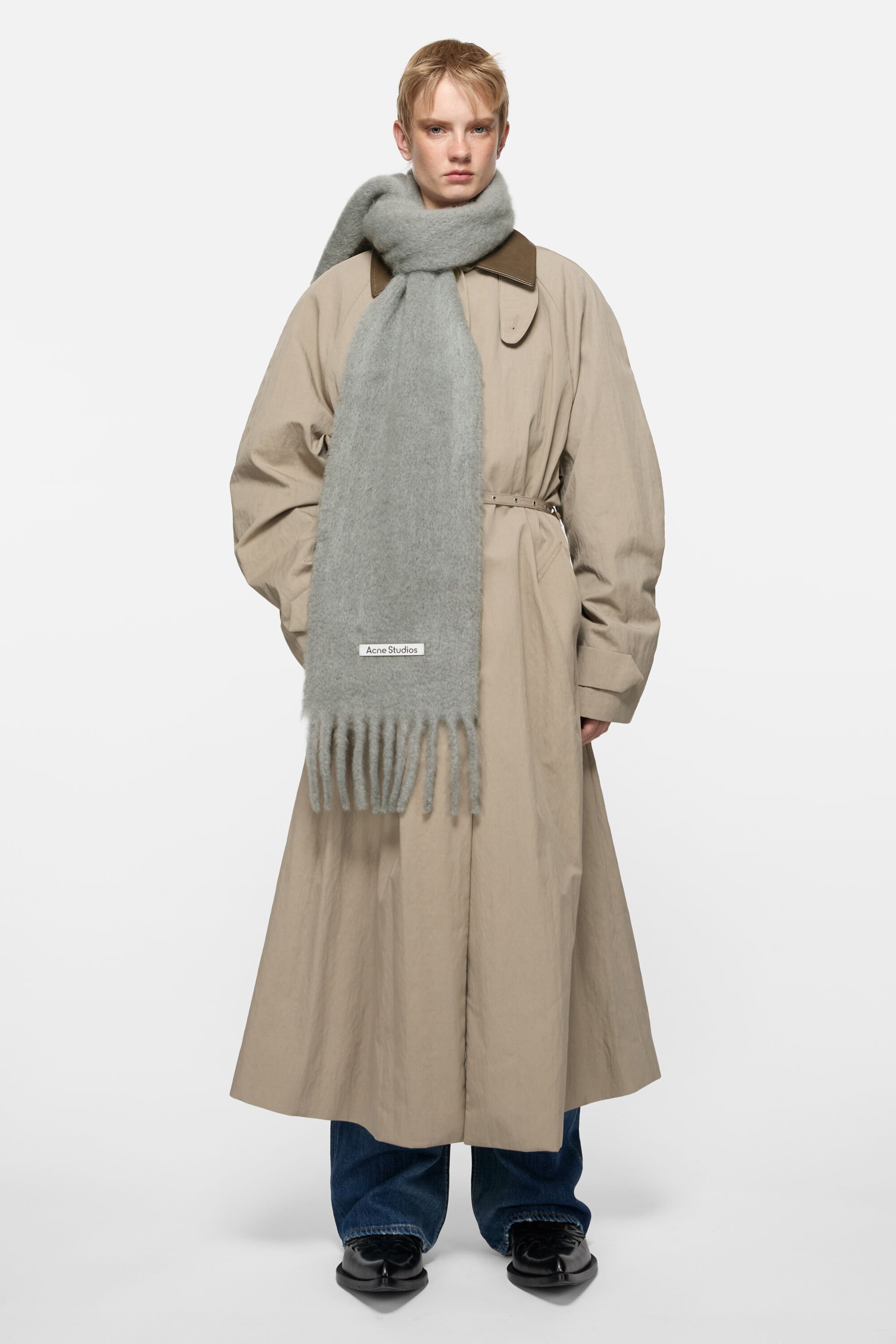 Acne Studios グレー マフラー 200x45cm Acne Studios グレー マフラー 約200×45cm Acne Studios グレー