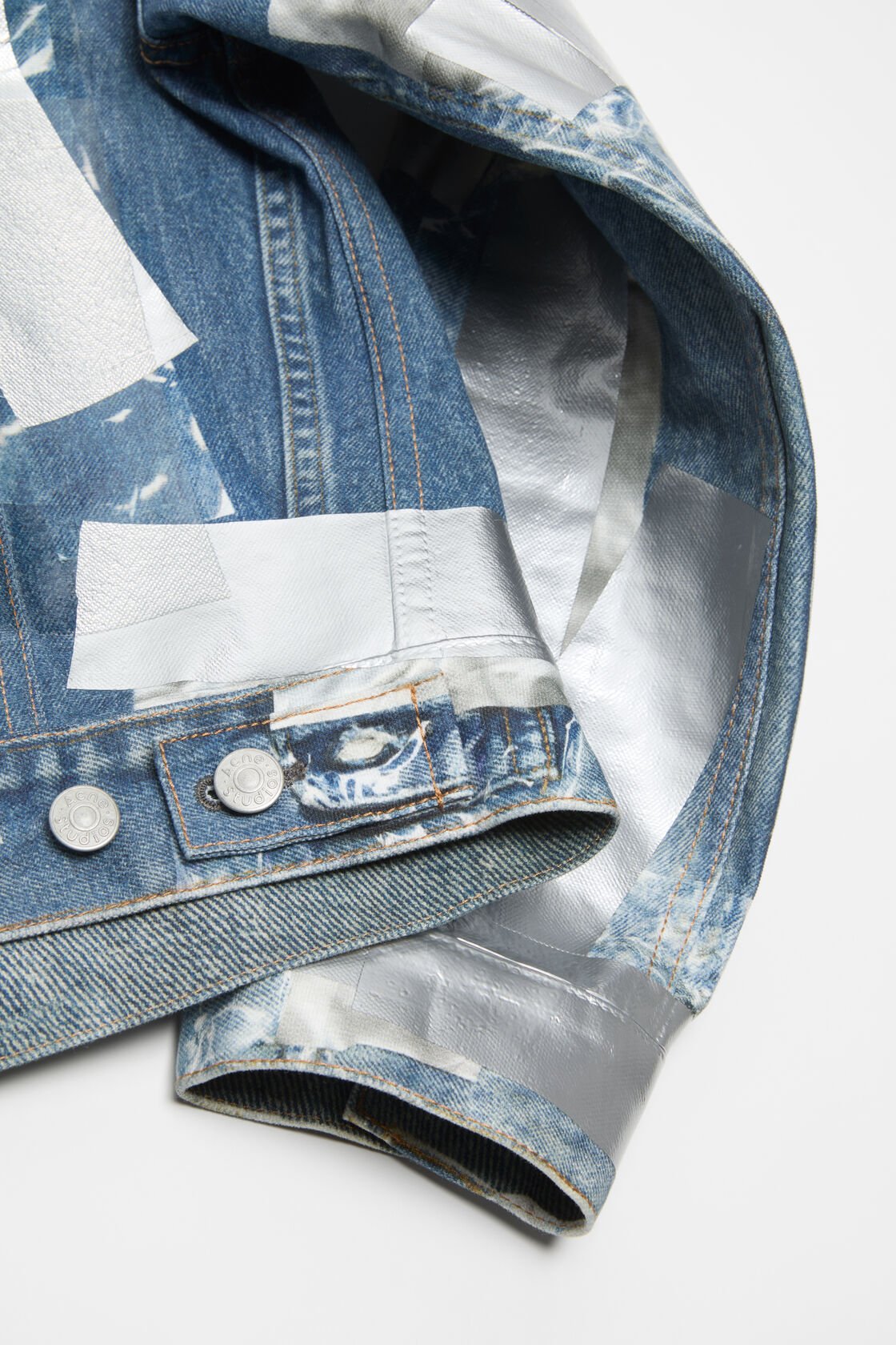 Trompe l&rsquo;oeil denim jacket, Mid blue, 2000x