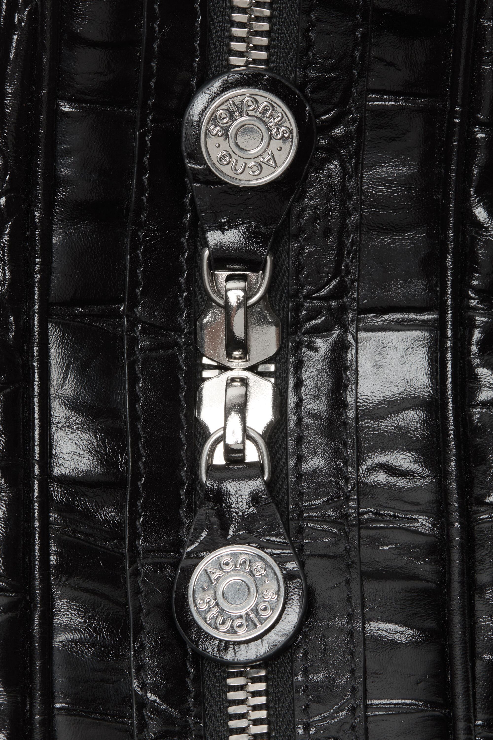 acne studios camero party ショルダーバッグ　ブラック Camero Party leather shoulder bag in black - Acne Studios | Mytheresa