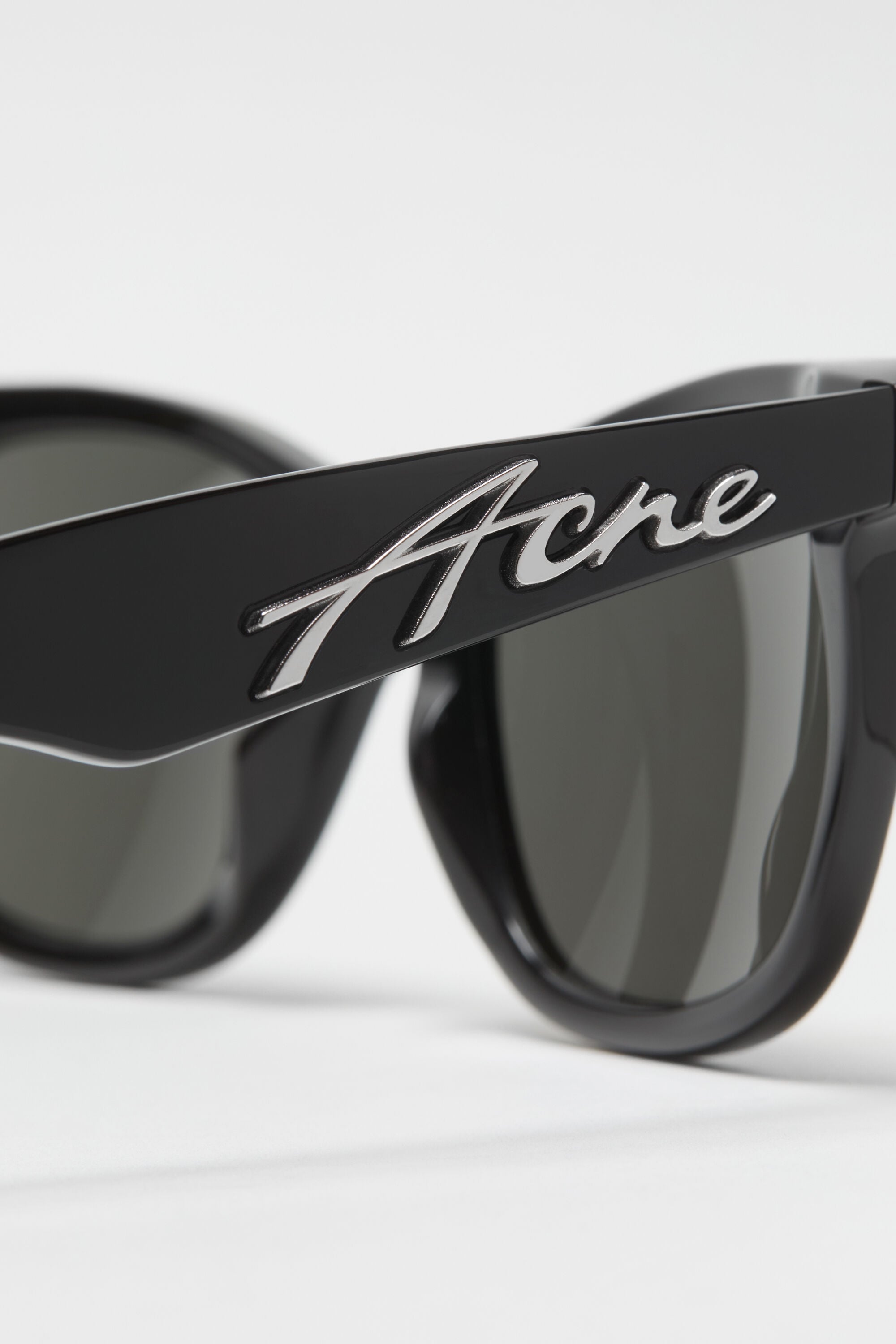 ACNE STUDIOS ブラック フレームサングラス Acne Studios - メタルフレームサングラス - ブラック/ブラック