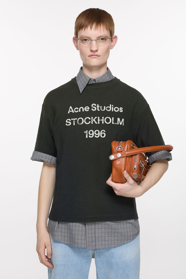 FN-UX-TSHI000013, 褪色黑色