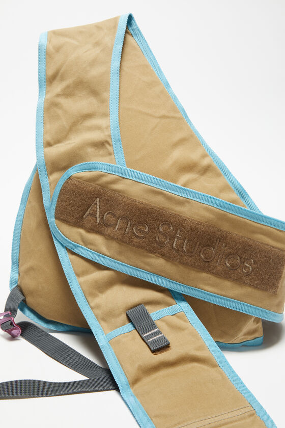 Acne Studios - Crossbody-Tasche - Beige/Blau 