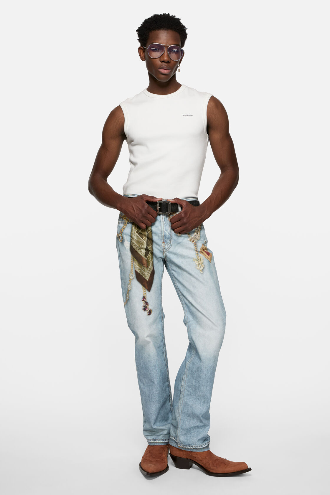 Trompe-l'&oelig;il jewellery jeans, Light blue, 2000x