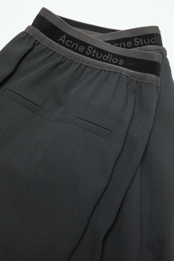 Acne Studios - ロゴテープトラウザーズ - チャコールグレー