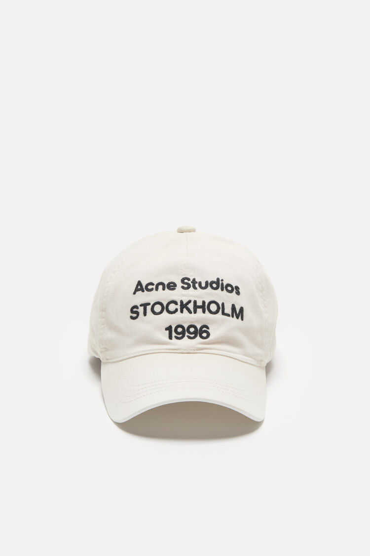 AC-UX-HATS000003, Dusty white