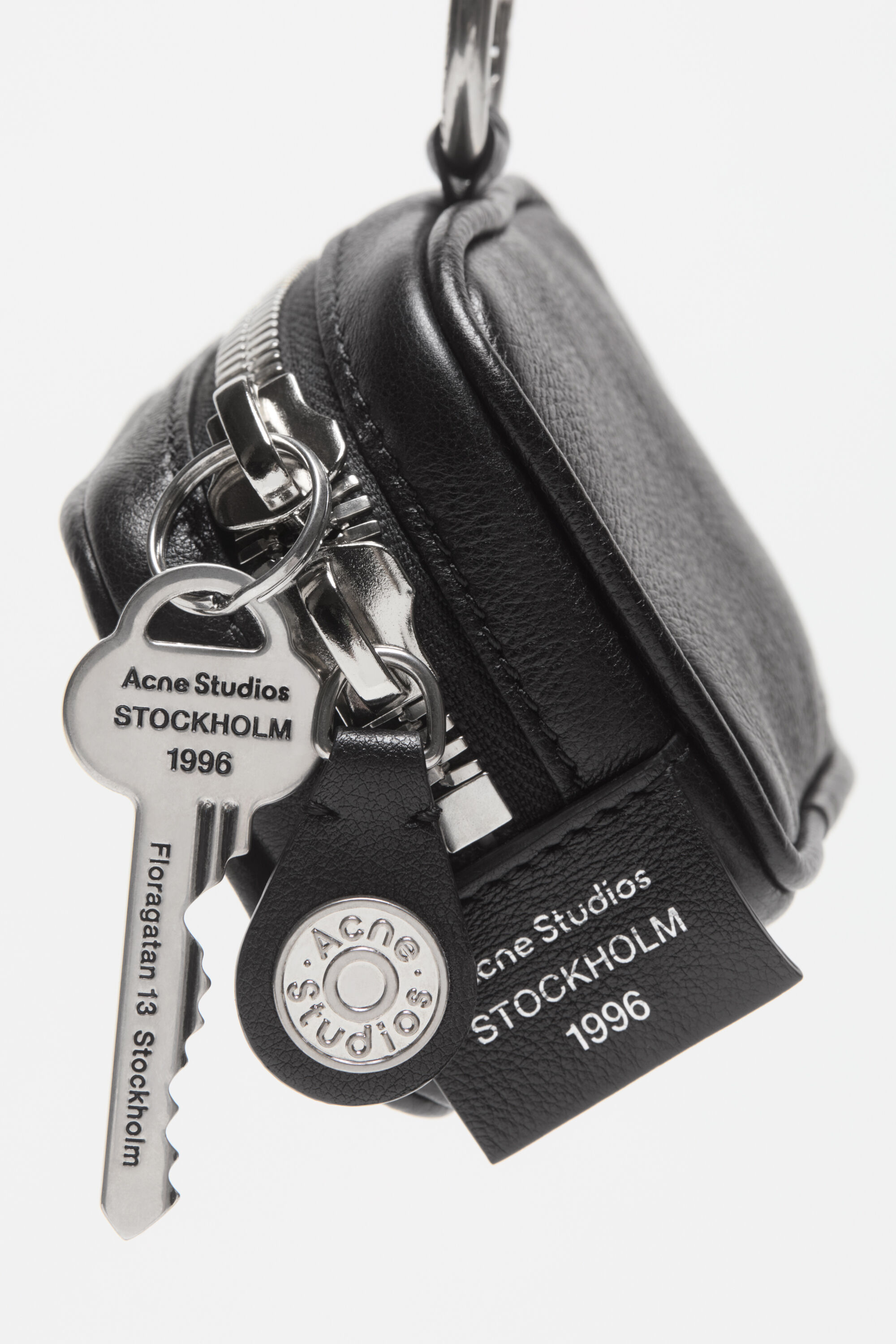Acne Studios Camero Clipイヤホンケース Acne Studios - Camero Clipイヤホンケース - ブラック