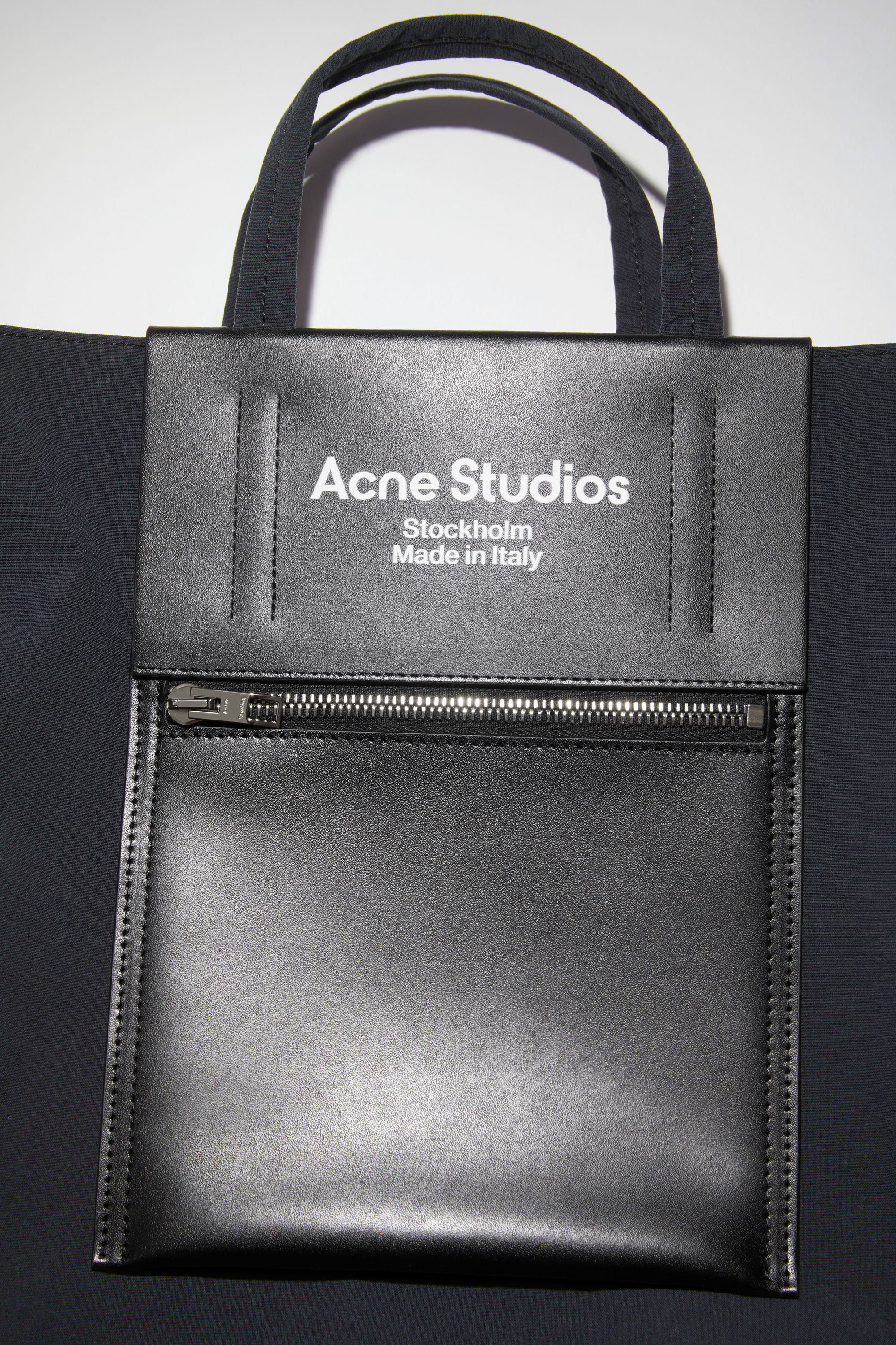 Acne Studios - ペイパリーナイロントートバッグ - ブラック/ブラック