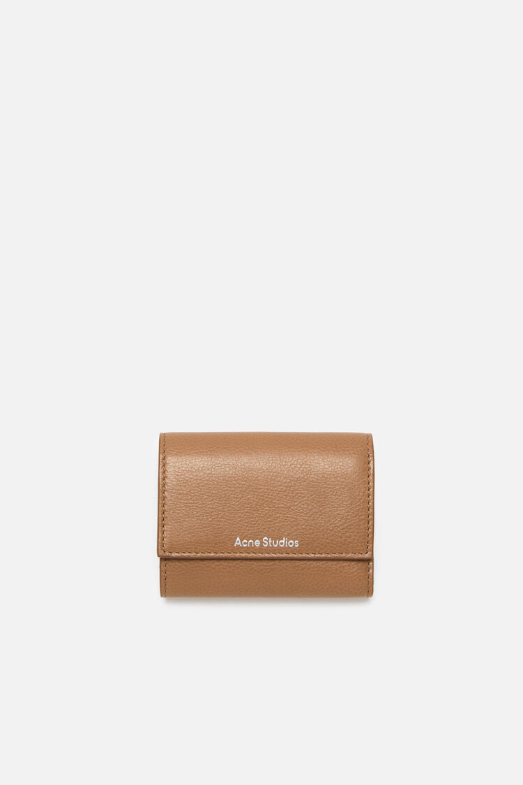 AC-UX-SLGS000006, Caramel brown