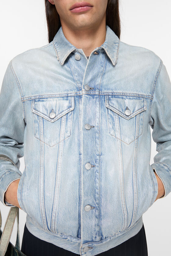 Denim jacket - Regular cropped fit, Light blue, 2000x