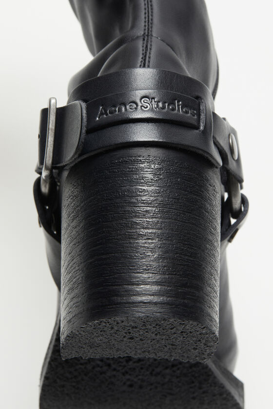 Acne Studios - Pull-On-Stiefel mit Schnalle - Schwarz