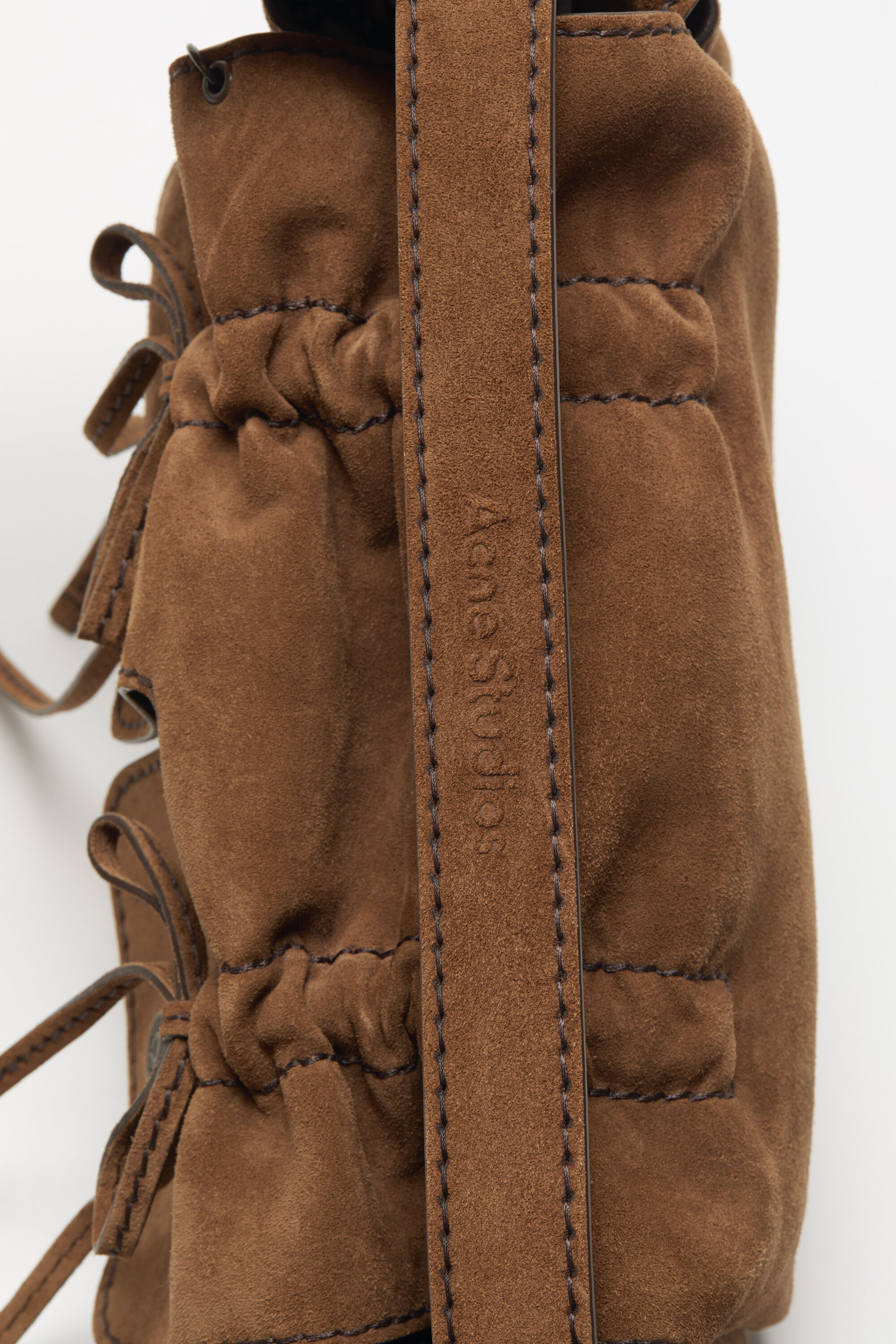 Acne Studios - Multipocket スエードショルダーバッグ - コニャック