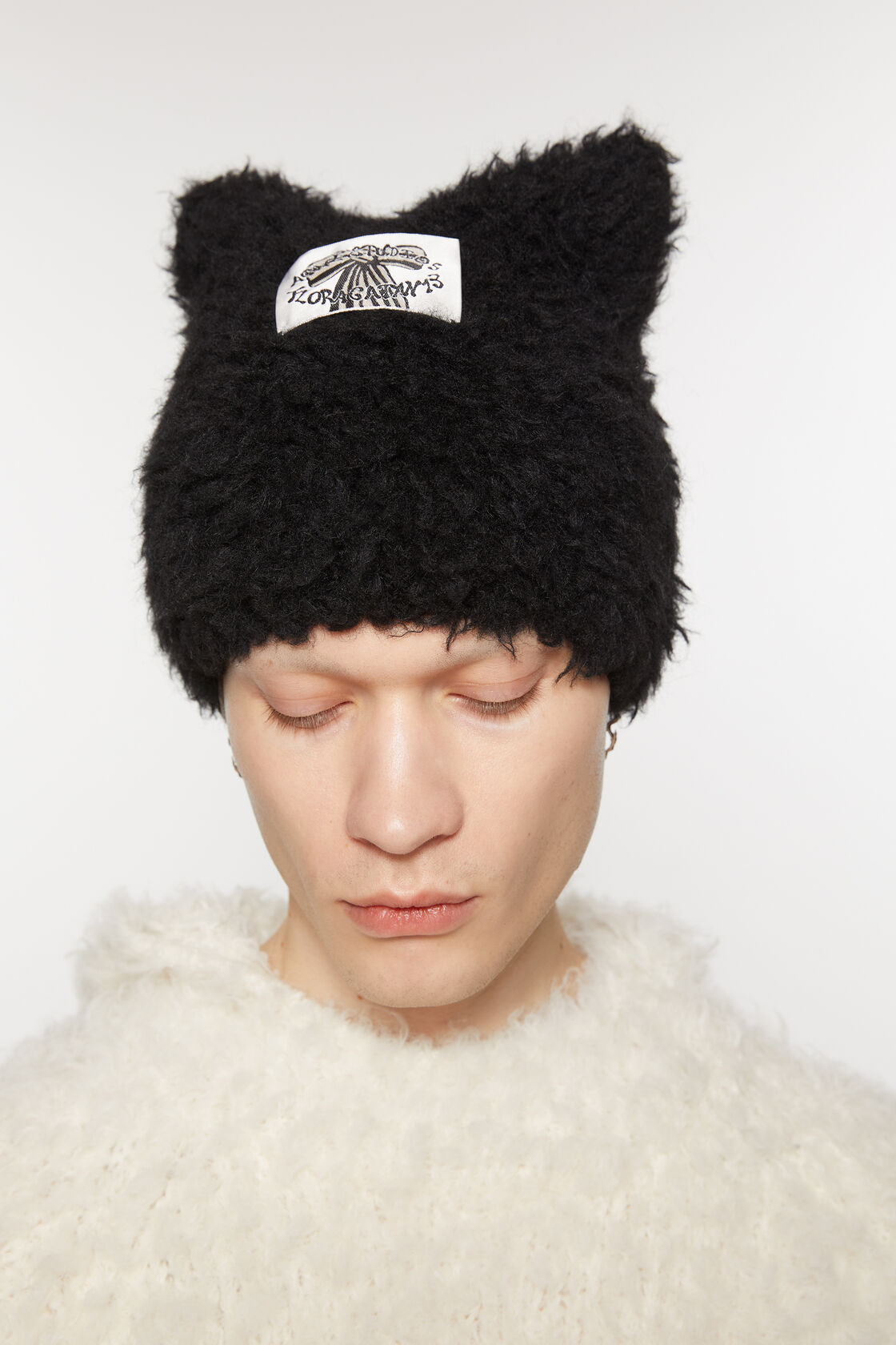 Fluffy square beanie, Black, 2000x