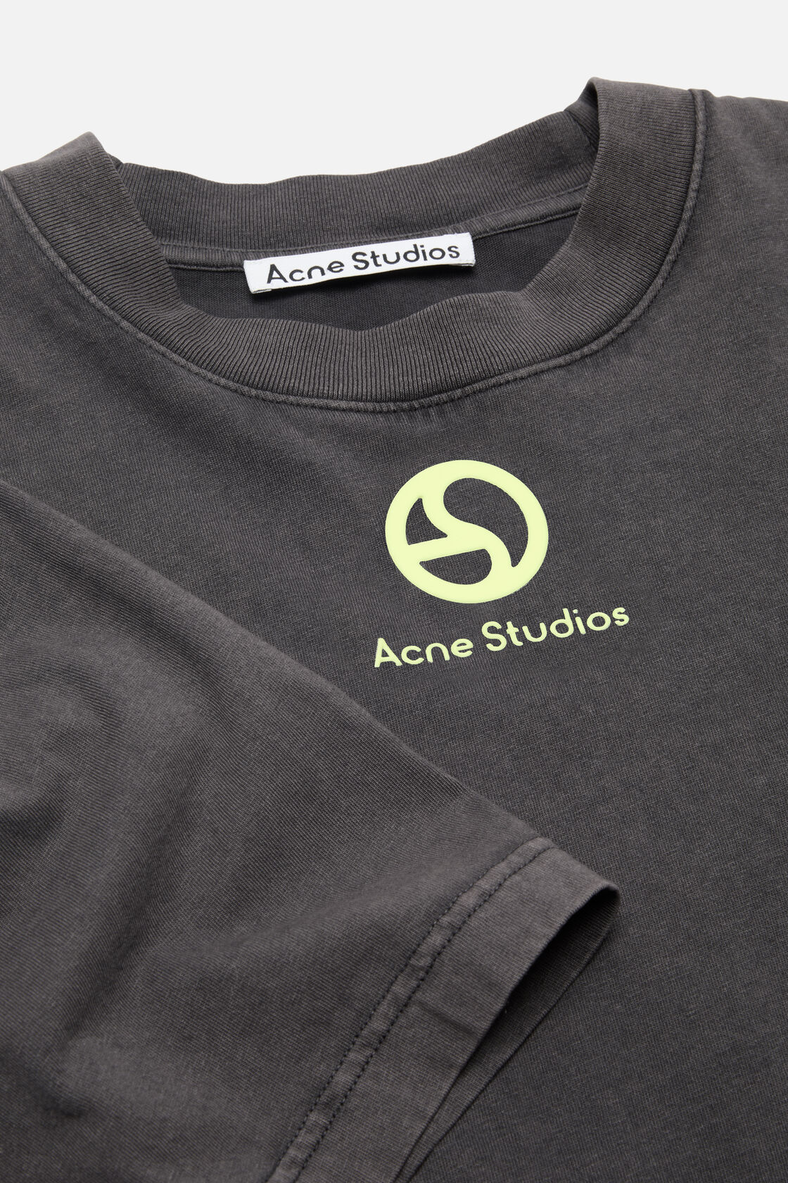 徽标T恤, 褪色黑色, 2000x