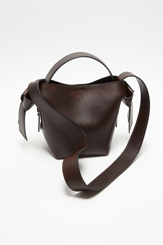 Acne Studios - Musubi Mini Schultertasche - Dunkelbraun