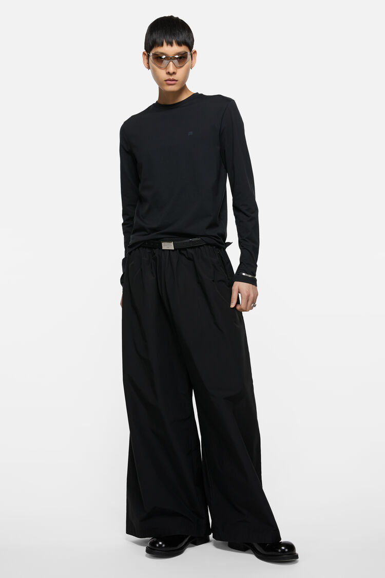 FA-UX-TSHI000317, Black