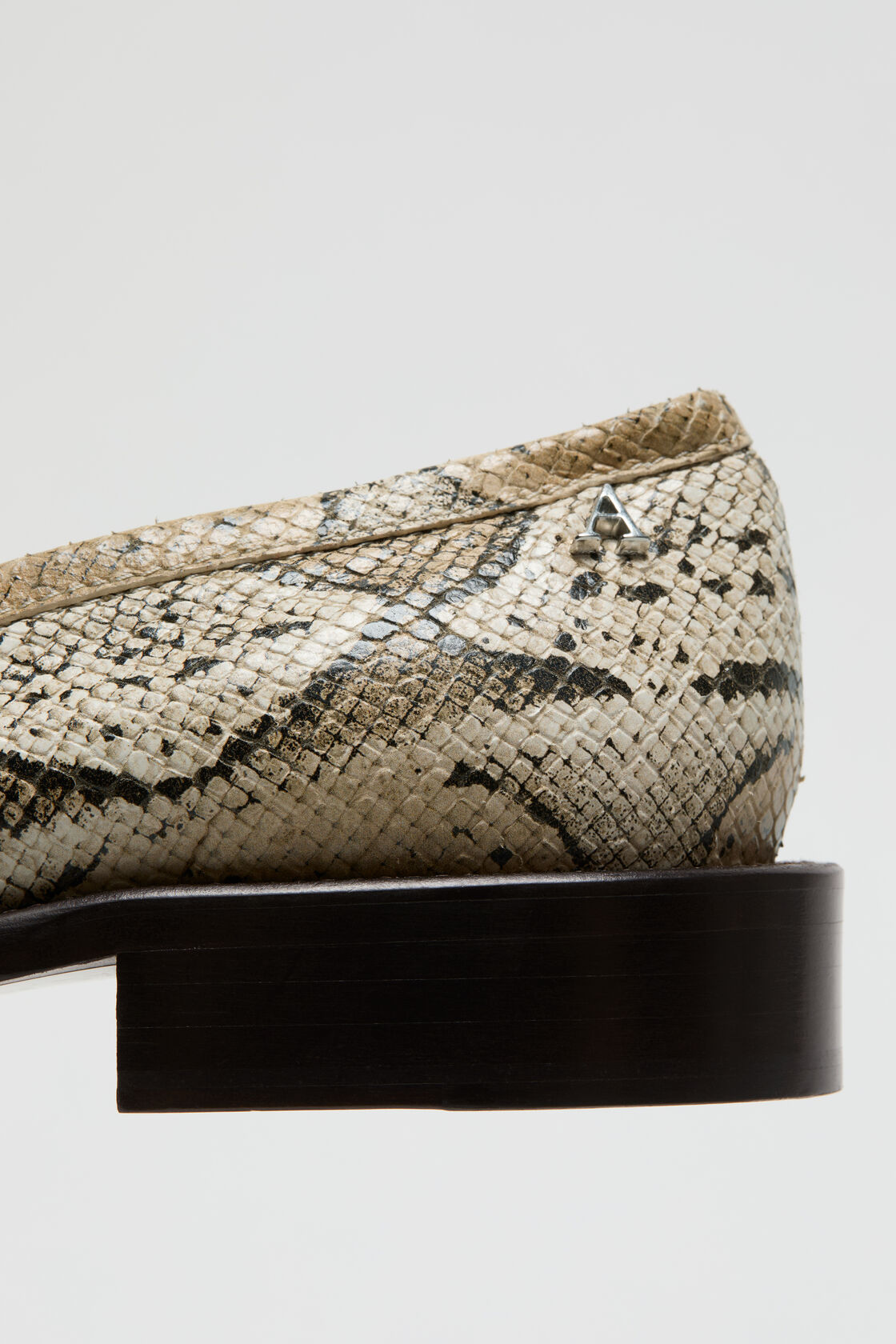 Snake‑print leather loafers, Beige, 2000x