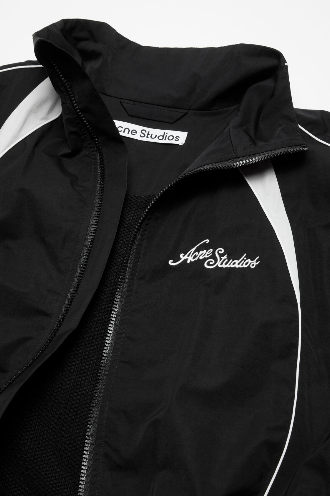 科技徽标夹克, 黑色, 2000x