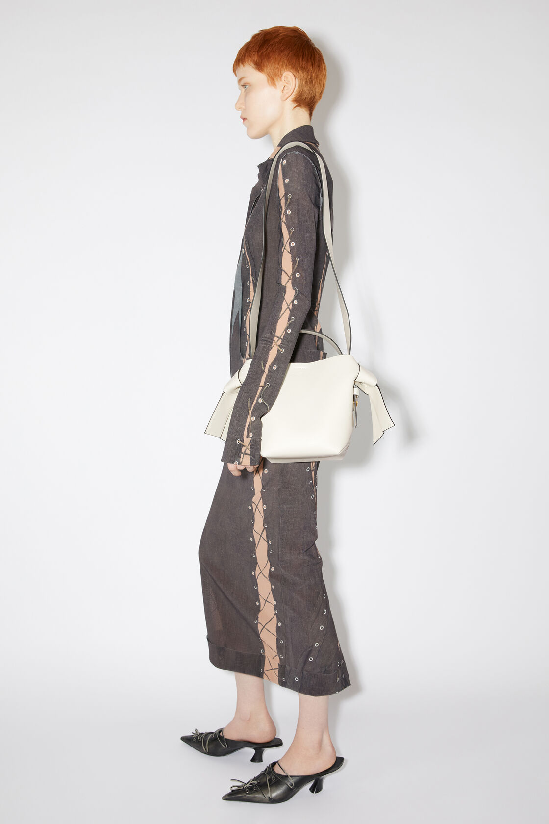Musubi mini shoulder bag, White/black, 2000x