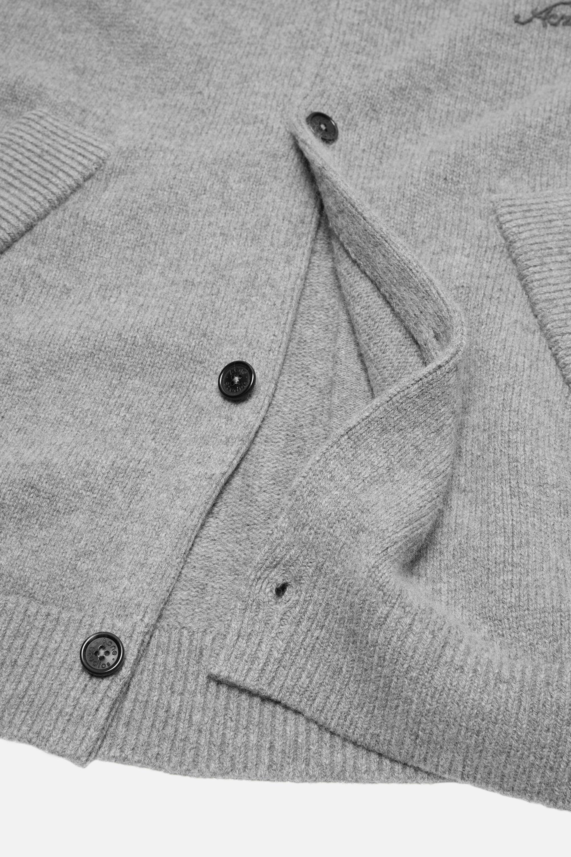 Acne Studios ダークグレー カーディガン Acne Studios - ウールVネックカーディガン - ダークグレーメランジ