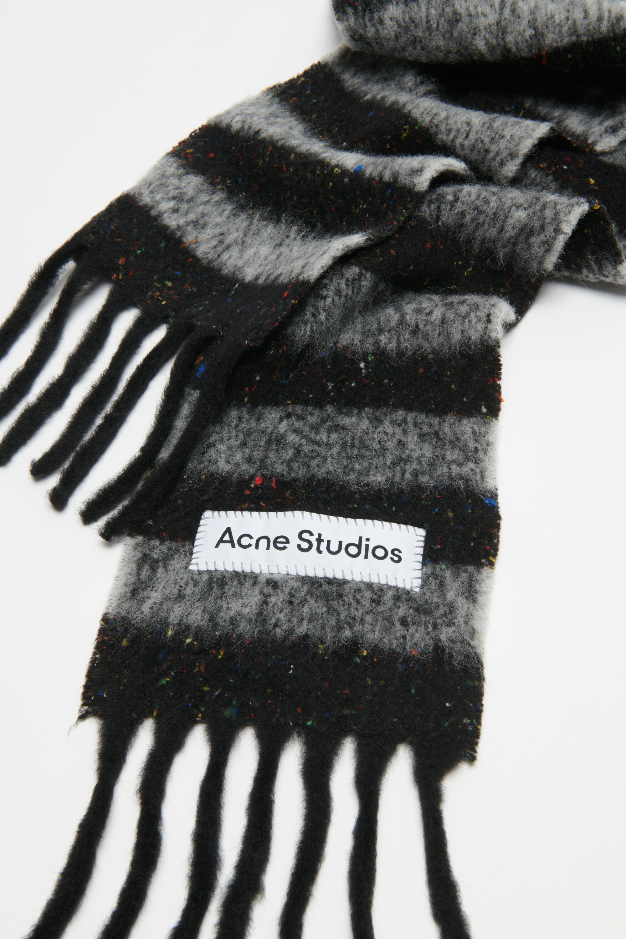 Acne Studios ウールフリンジマフラー 黒（1ヶ月限定） 楽天市場】Acne Studios アクネストゥディオズ マフラー CA0210 FN-UX