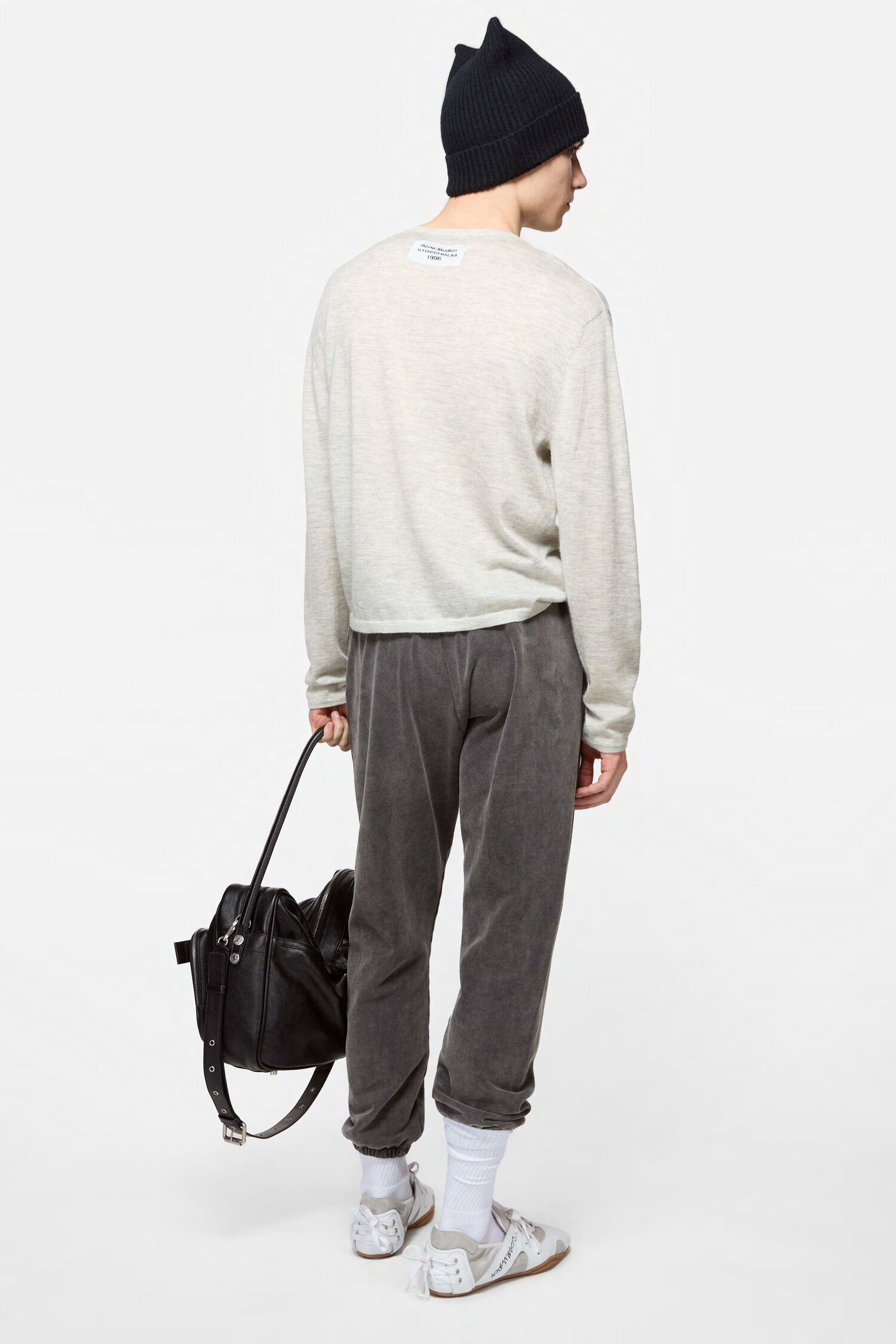 MAISON KITSUNE（メゾン キツネ） ニット メンズ MAISON KITSUNE PM00806KH0002 グレー ブラック 黒 ウェア  トップス セーター クルーネック 長袖 ブランド カジュアル シンプル : Z-MALL ヤフーショッピング店 - 通販 - Yahoo!ショッピング MAISON KITSUNÉ グレー クルーネックセーター