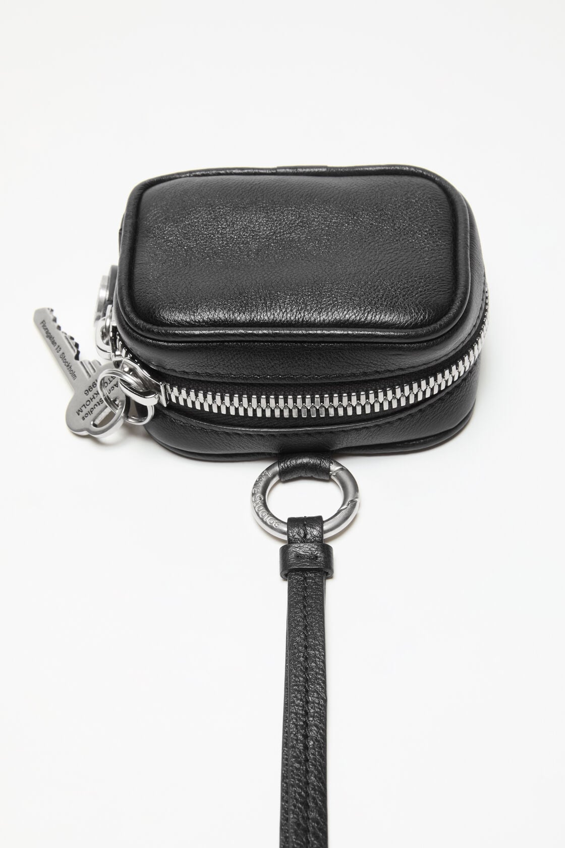Camero Clip headphones case, Black, 2000x