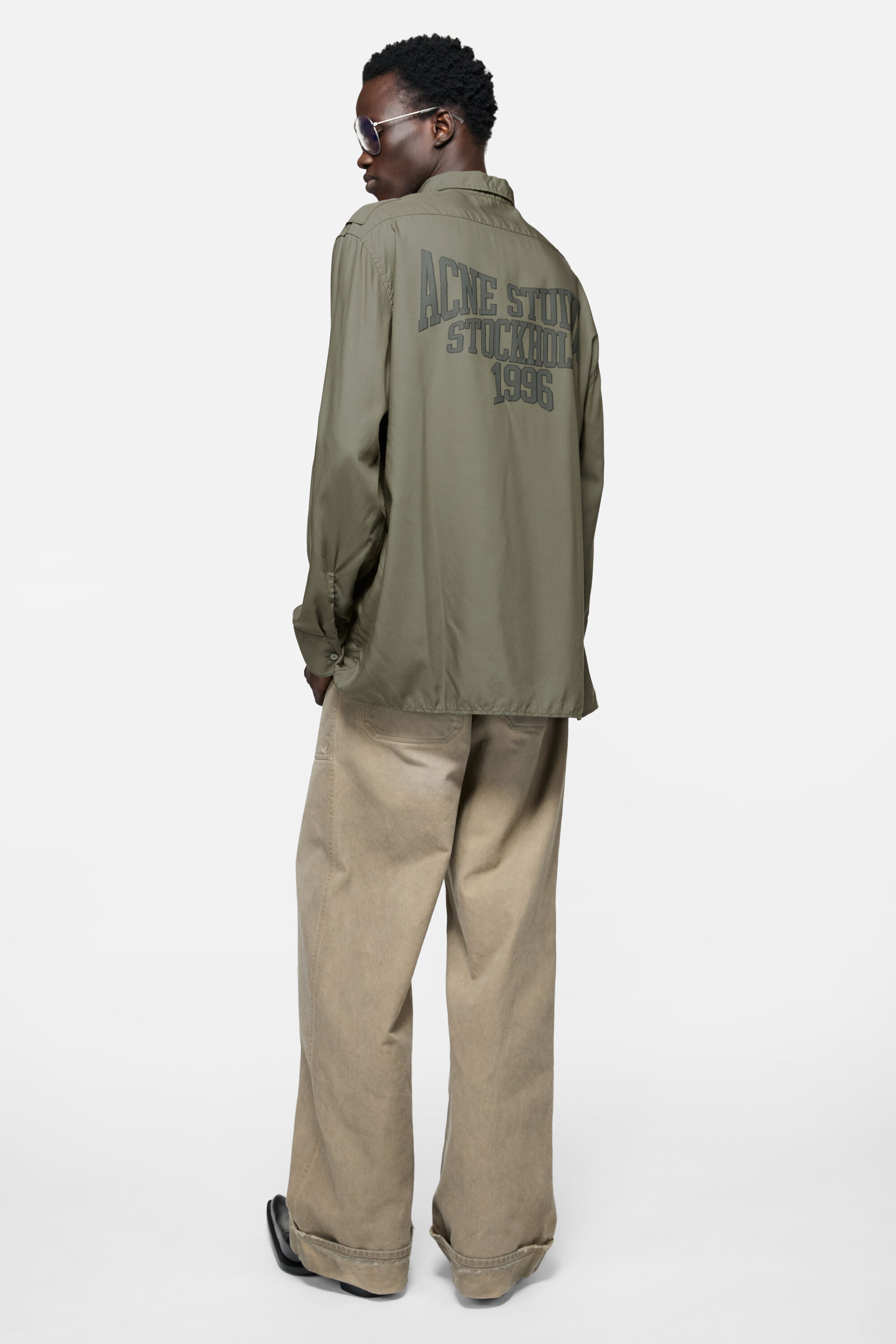 acne studios コットンシャツジャケット Acne Studios - Button-up shirt with logo - Olive green