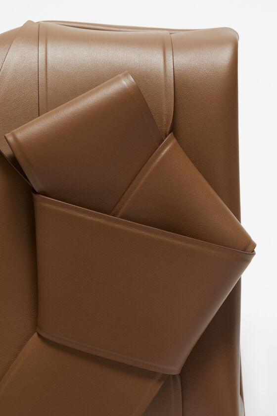 Acne Studios - Musubi Schultertasche - Kamelbraun